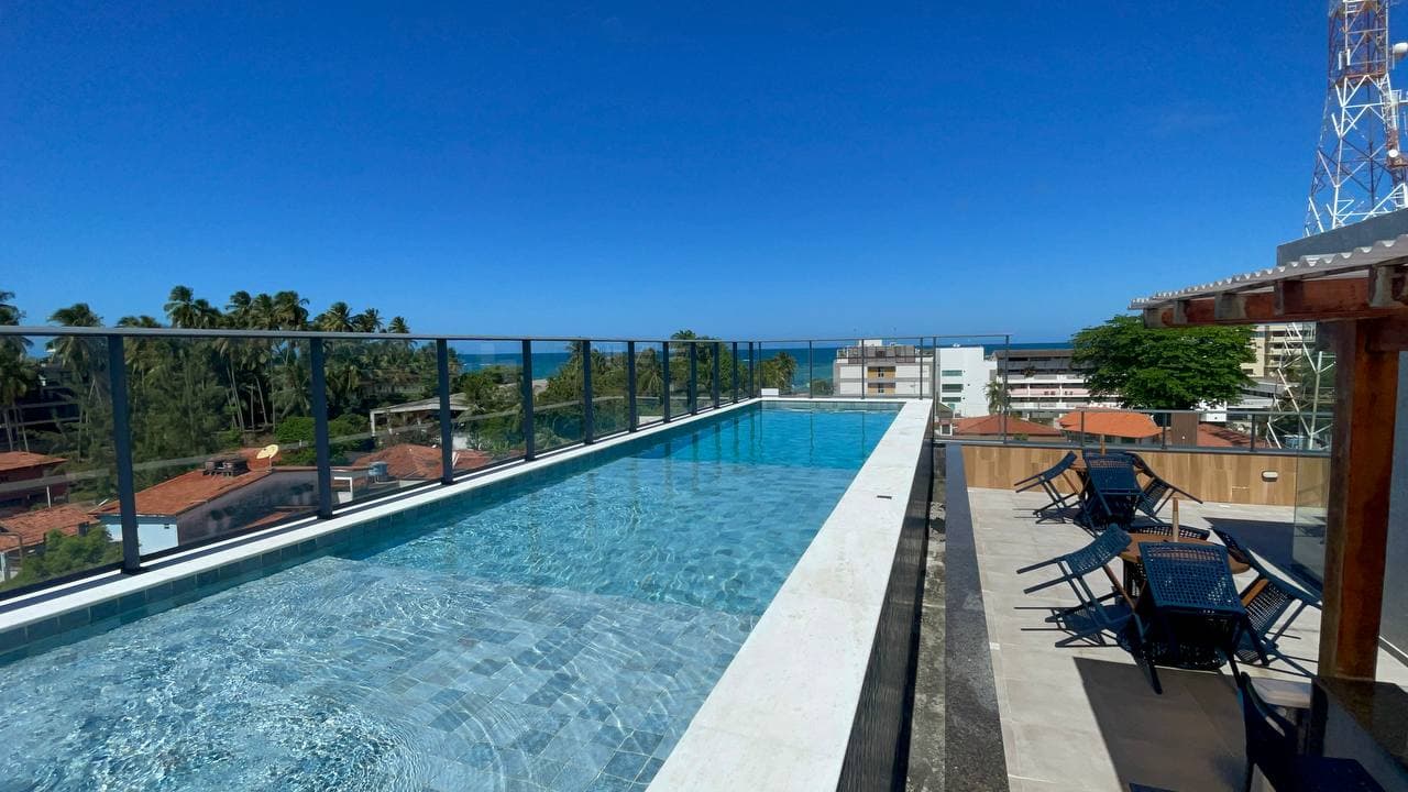 Piscina na cobertura com vista para Tamandaré