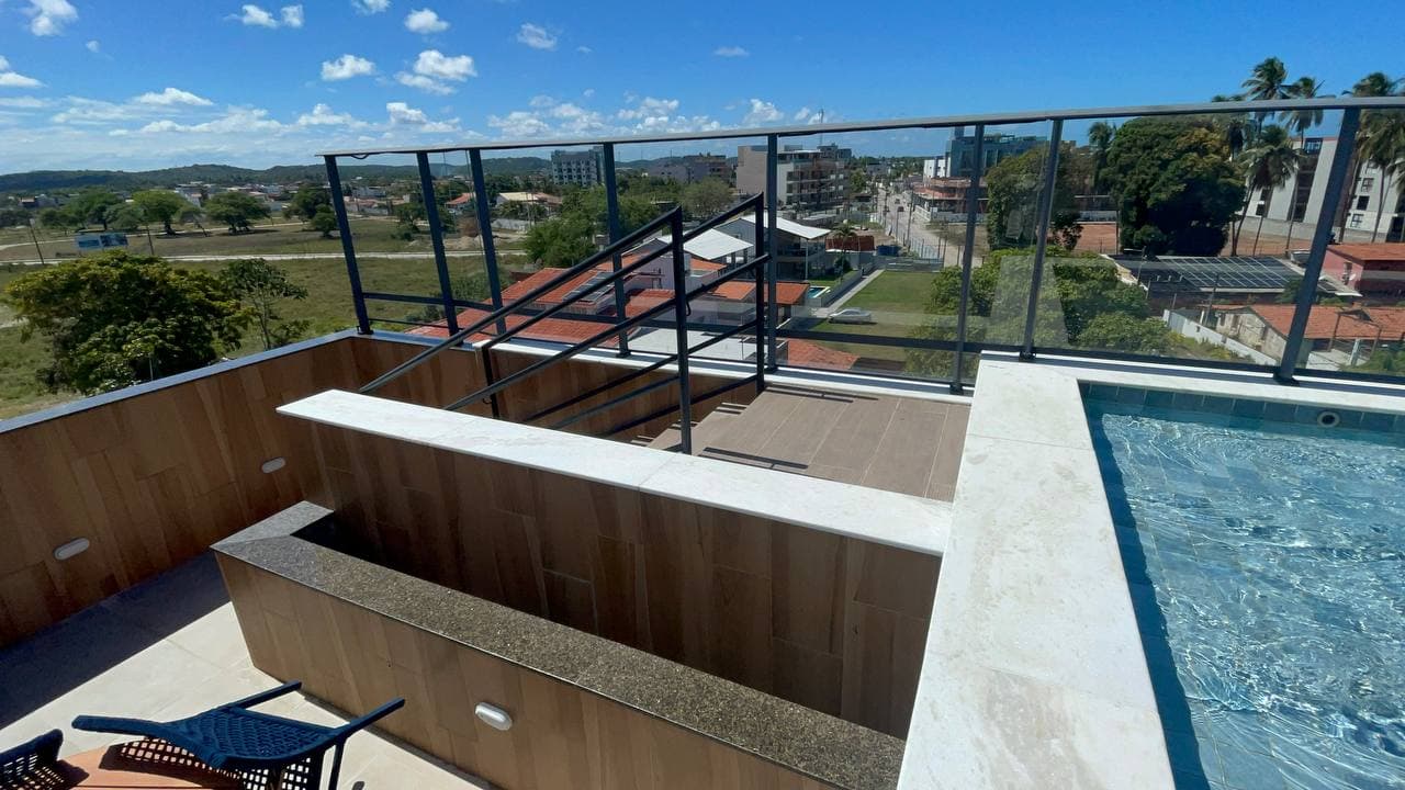 Deck e piscina na cobertura